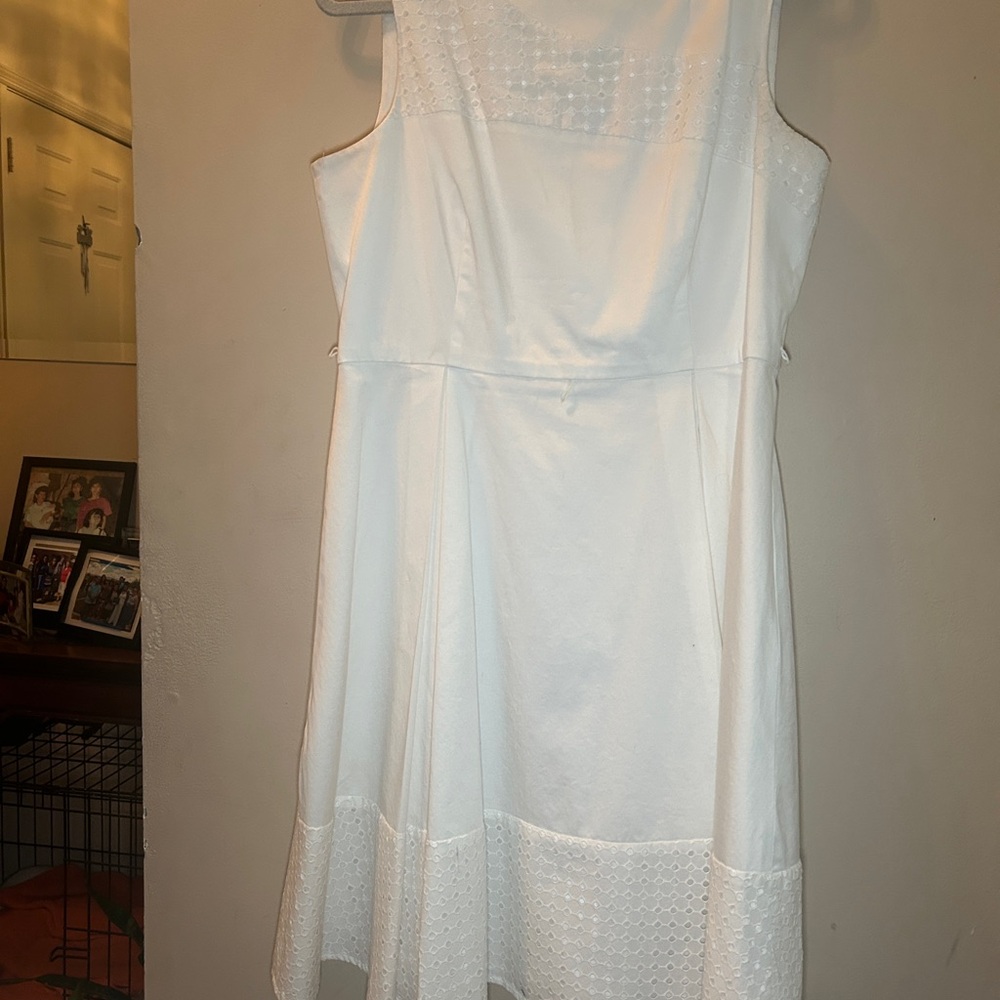 Calvin Klein Elegant White Sleeveless Dress